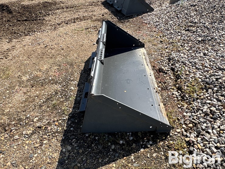 bobcat-68”-heavy-duty-skid-steer-bucket-image-4