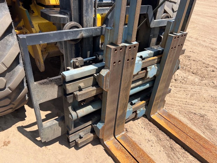 sellick-s80t4e-4ps-rough-terrain-forklift-image-18