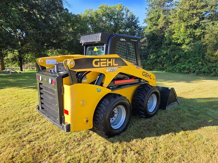 2019-gehl-v270-image-12