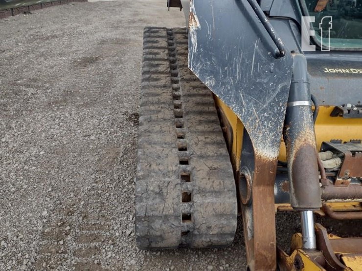 2020-deere-331g-image-34