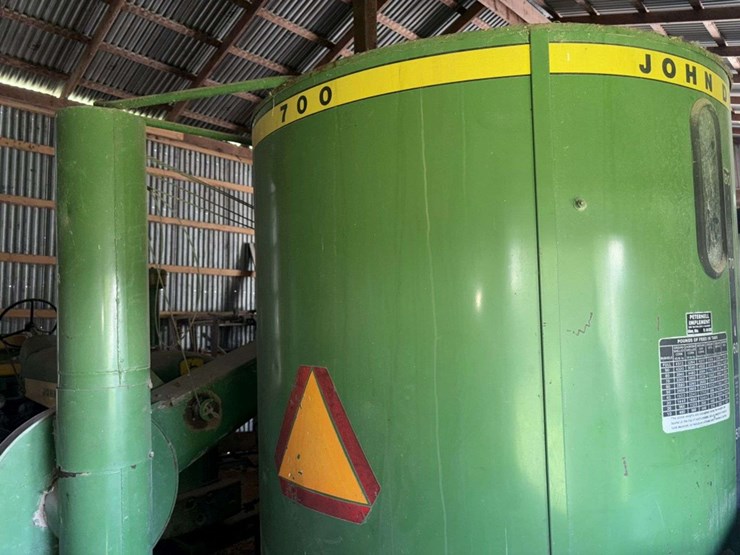 john-deere-700-image-25
