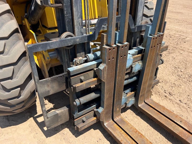 sellick-s80t4e-4ps-rough-terrain-forklift-image-18