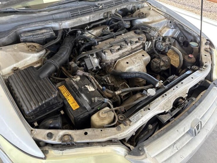 2001-honda-accord-sdn-image-10