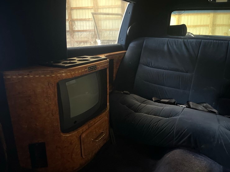 1987-lincoln-town-car-limousine-image-22