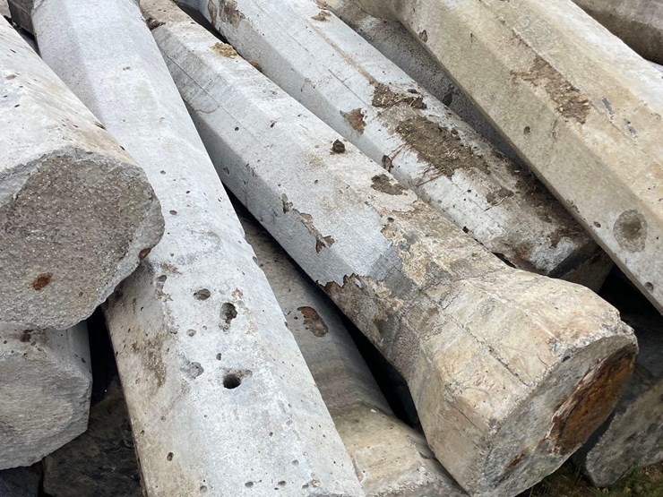 approx-40-precast-cement-pillars-image-4