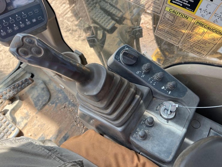 2008-deere-270d-lc-image-40
