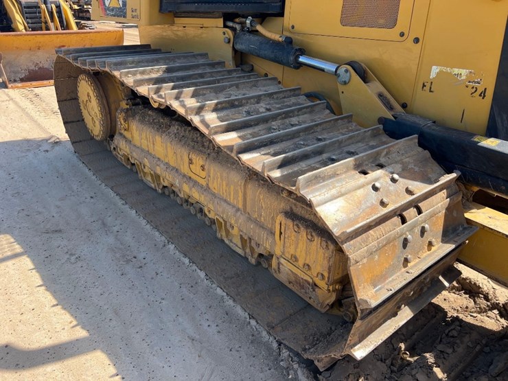 2020-caterpillar-d6k2-lgp-image-21