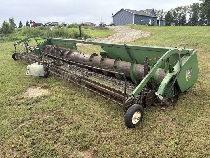john-deere-224-image-1