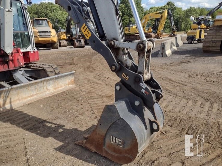 2023-takeuchi-tb280fr-image-18