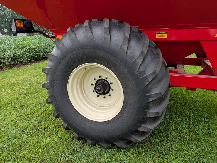 #2987-•-e-z-trail-550-unloading-grain-cart-image-10