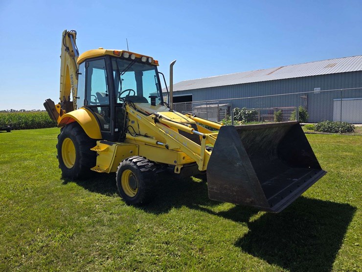 new-holland-lb75-image-23