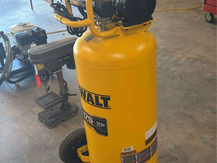 dewalt-26-gallon-air-compressor-on-wheels-image-2