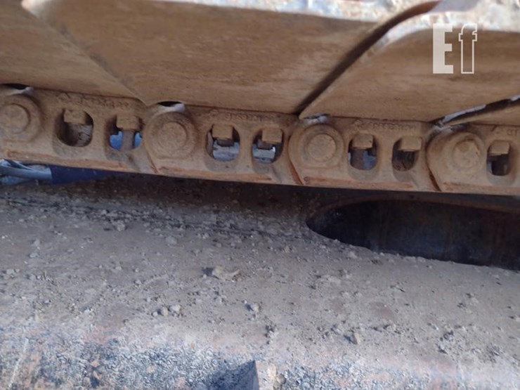 2010-deere-120d-image-32