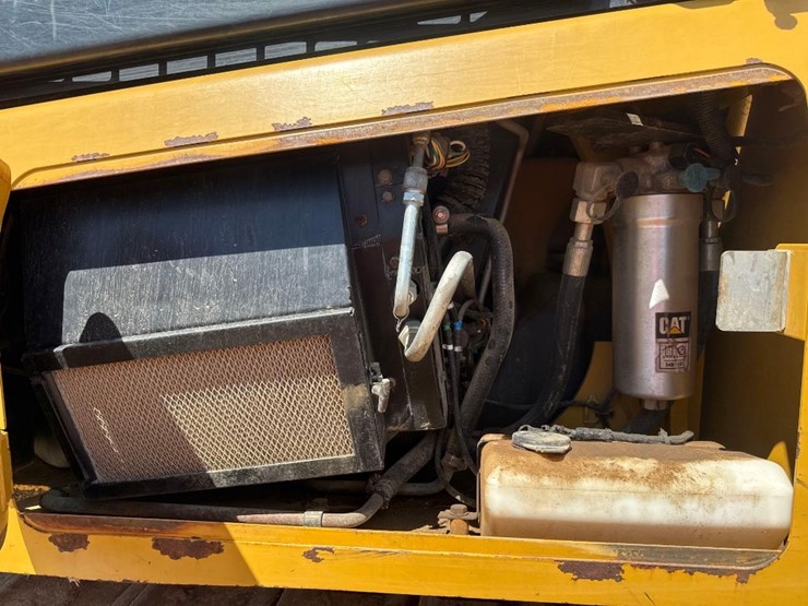 2012-caterpillar-d5k2-lgp-image-17