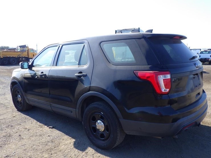 2017-ford-explorer-image-4
