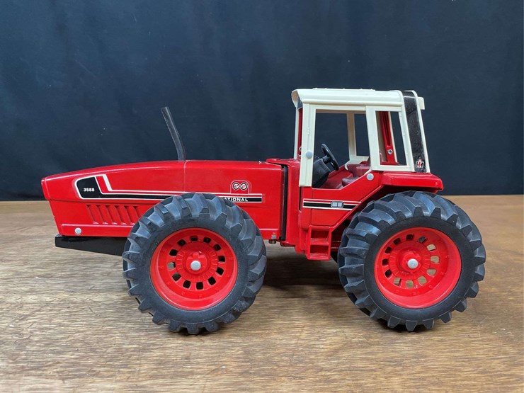 1/16-ih-3588-ertl-image-2