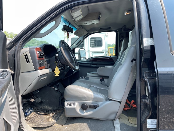 2007-ford-f550-image-35