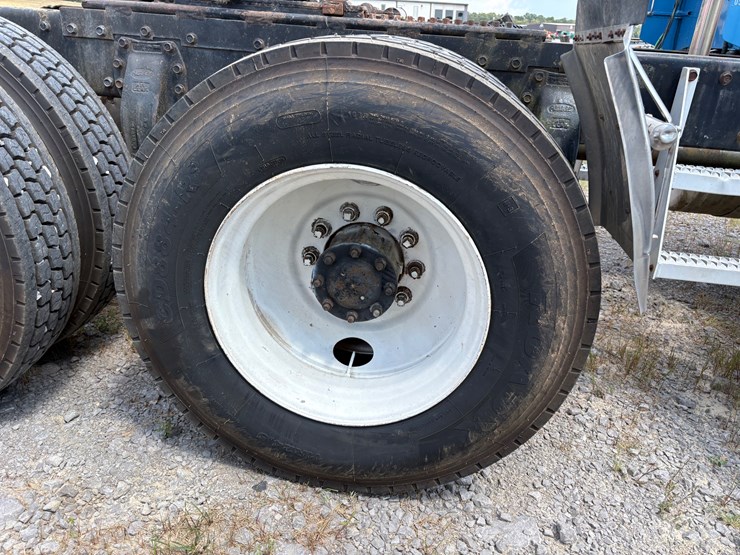 peterbilt-378-image-10