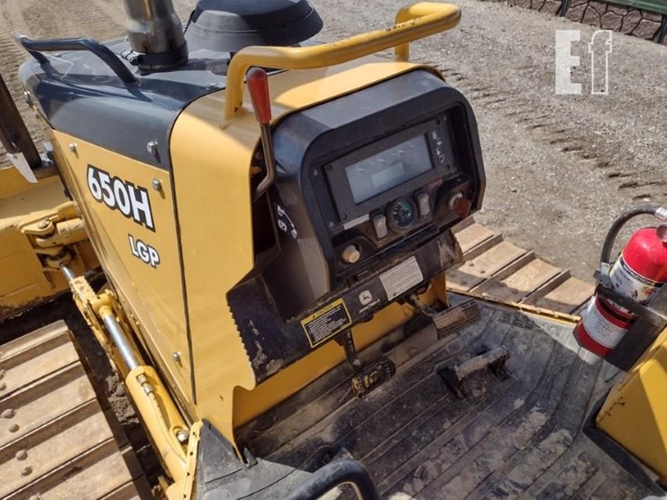 2004-deere-650h-image-11