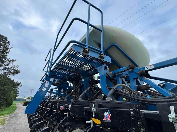 2014-kinze-3600-image-11