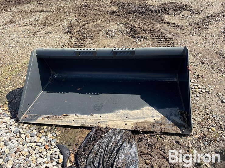 bobcat-68”-heavy-duty-skid-steer-bucket-image-2