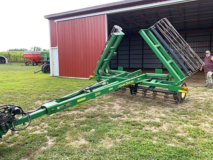 john-deere-200-image-1