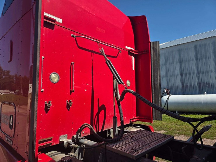 2013-kenworth-t660-image-21