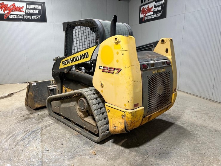 new-holland-c227-image-3
