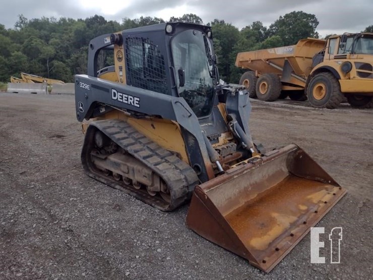 2015-deere-329e-image-37