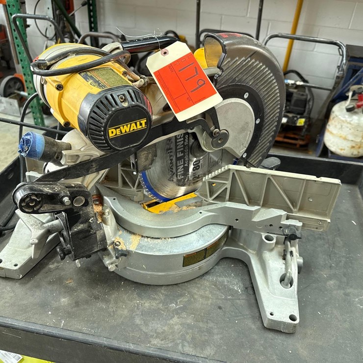 DeWALT DW716 MITER SAW SUPPORT EQUIPMENT