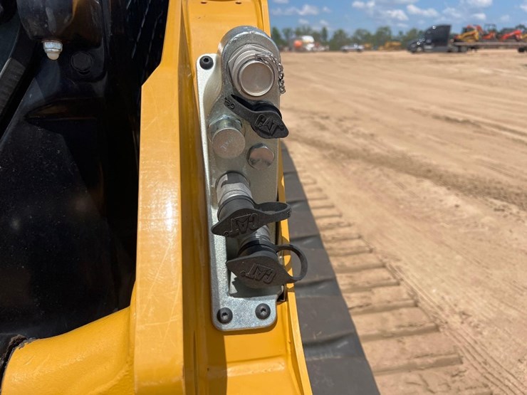 2024-caterpillar-255-skid-steer-image-11