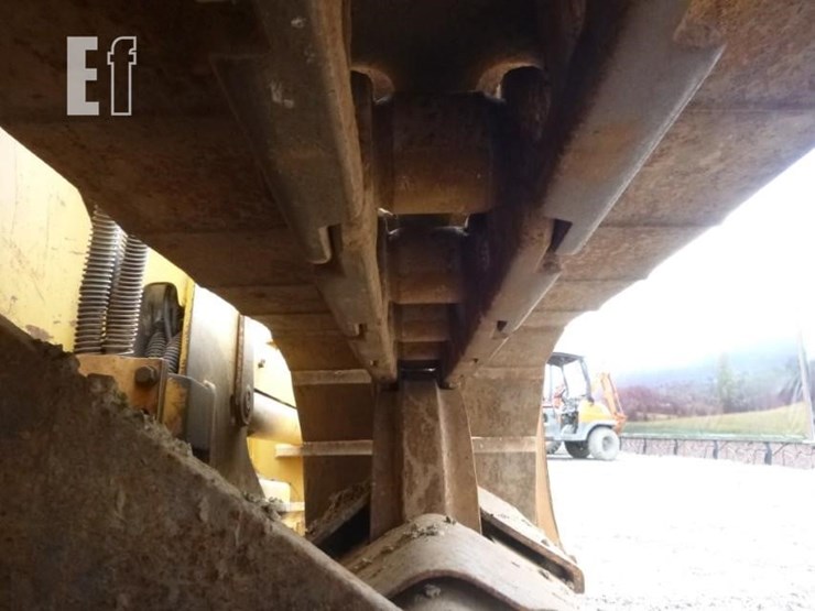 2005-caterpillar-d4g-xl-image-39