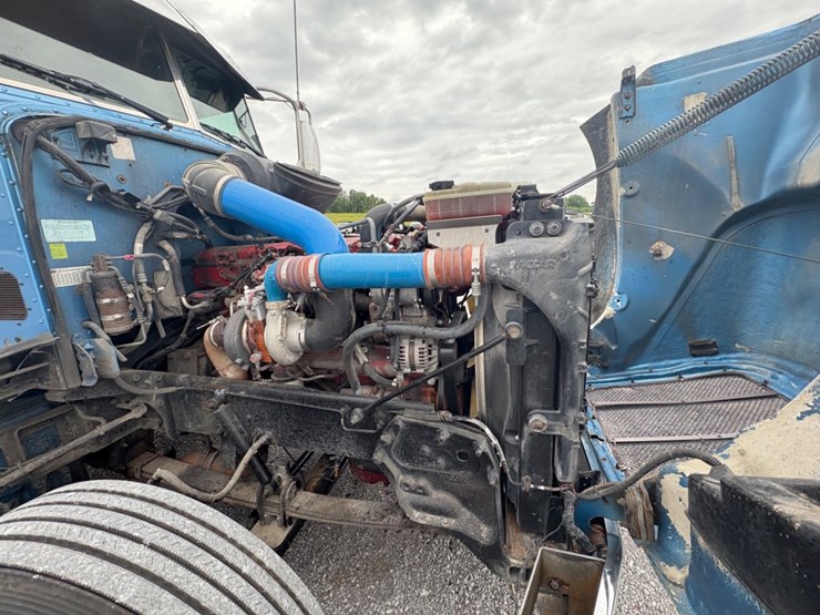 2011-peterbilt-386-image-19