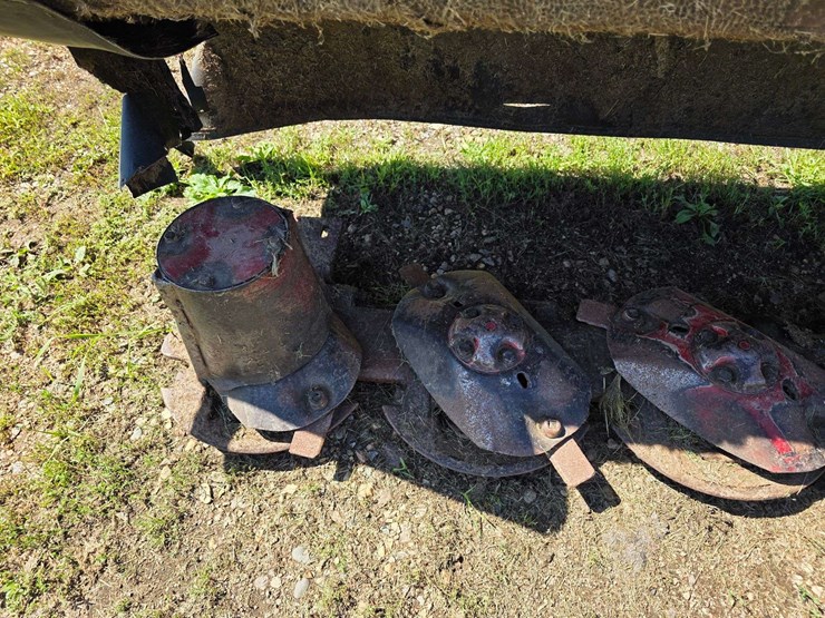 new-holland-h6740-image-8