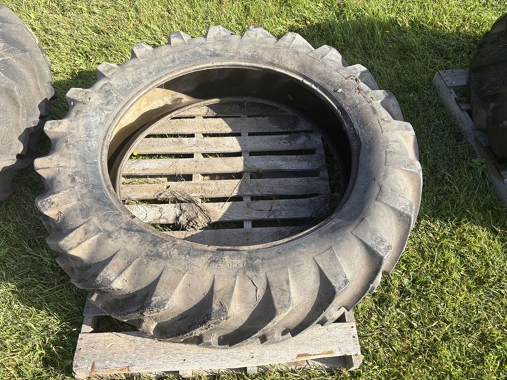 (1)-13.6-38-tractor-tire,-6-ply-image-3
