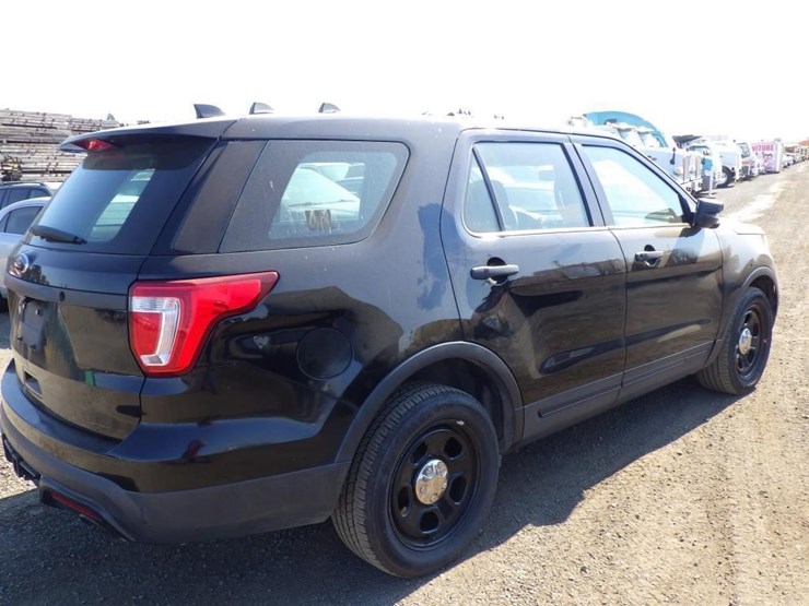 2017-ford-explorer-image-3