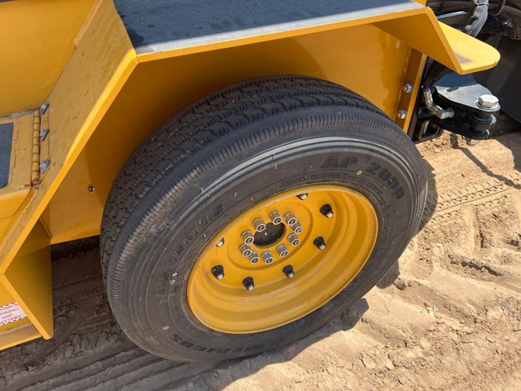 2023-smith-challenger-scm-400-sweeper-image-12