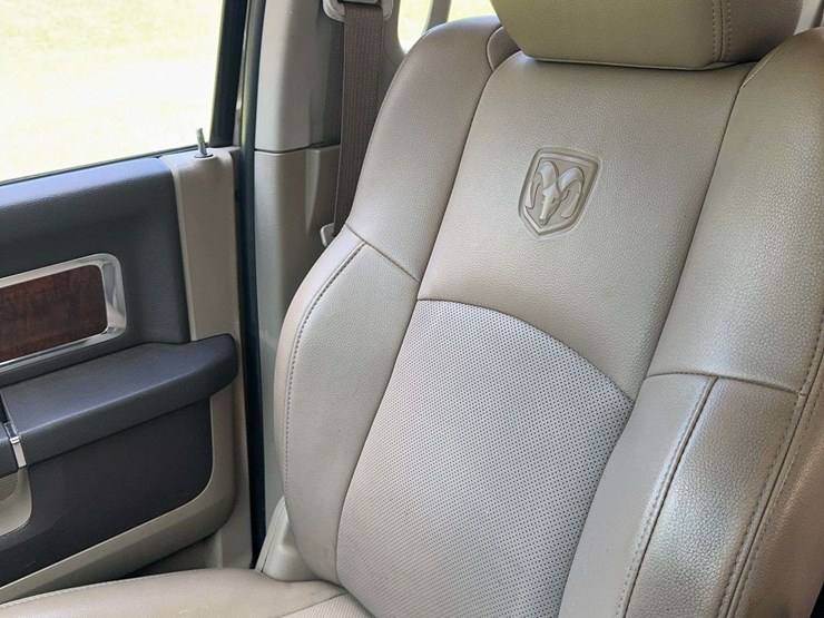 2010-dodge-3500-image-18