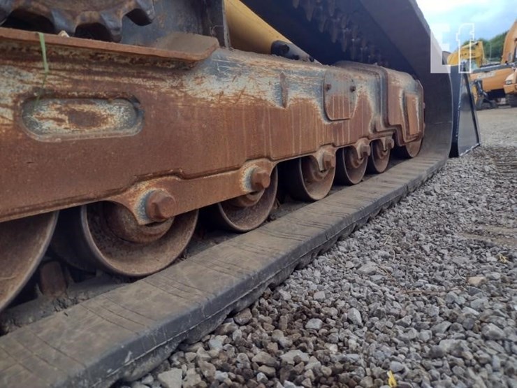 2020-deere-331g-image-31