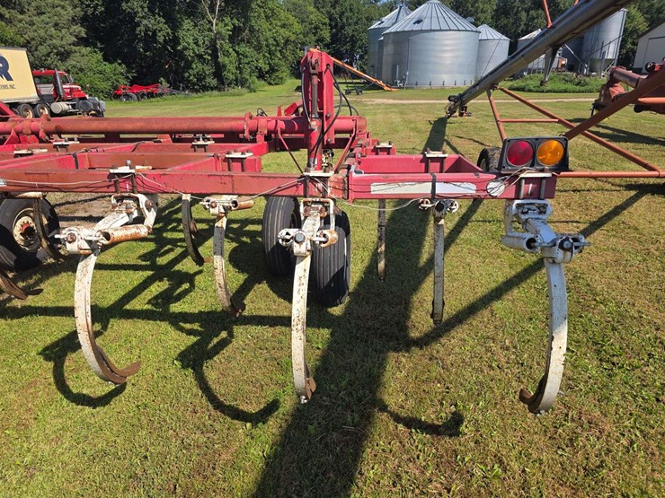 wil-rich-18’-chisel-plow,-all-points-cab-be-flipped,-9.5l-15-tires-on-6-bolt-rims,-does-have-some-we-image-12