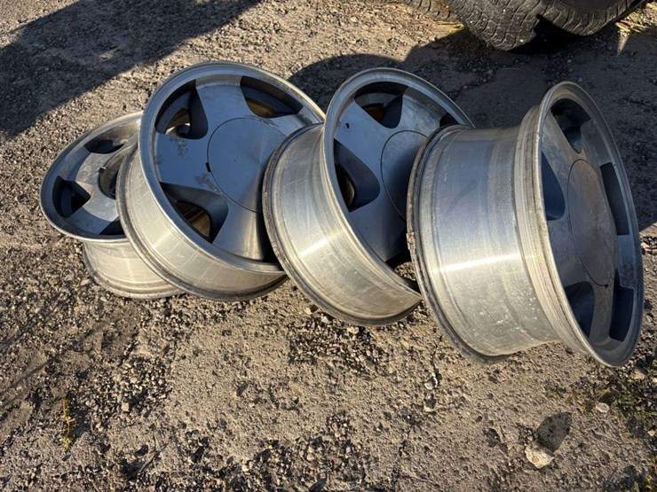 (4)-chevy-6-bolt-alloy-rims,-7x16”-image-1