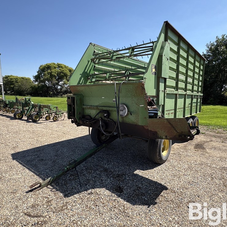 JOHN DEERE 714
