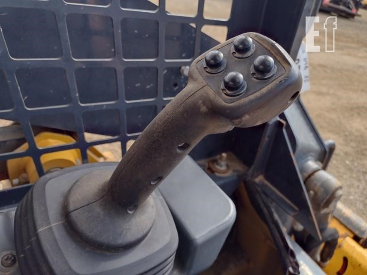 2022-deere-317g-image-10