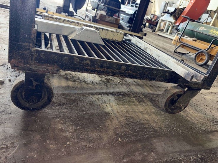 welding-table,-30”x30”x36”-tall,-on-wheels-image-5