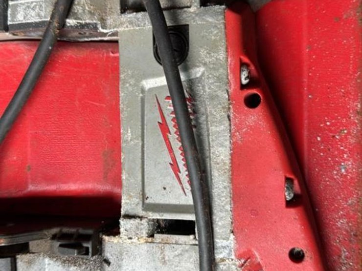 #97-•-milwaukee-portable-electric-bandsaw-image-4
