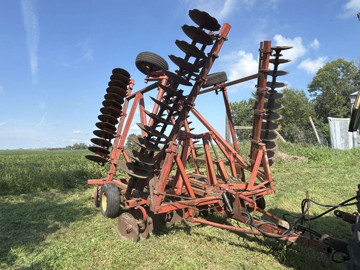 massey-ferguson-830-image-1