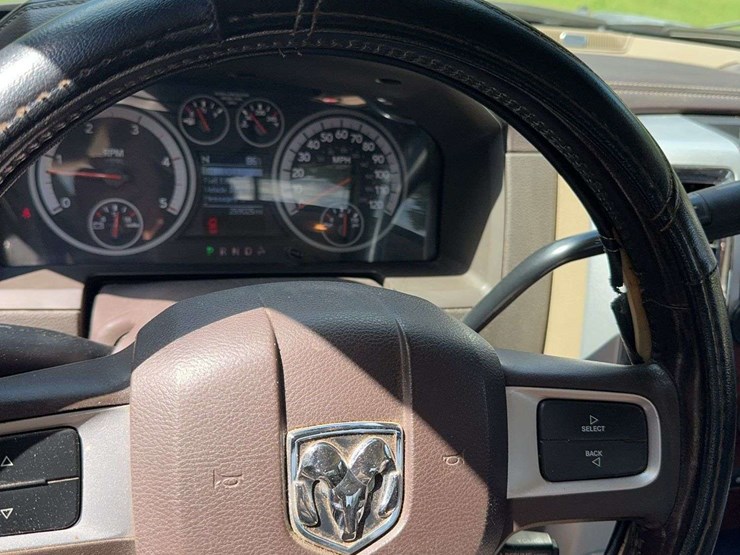 2010-dodge-3500-image-15