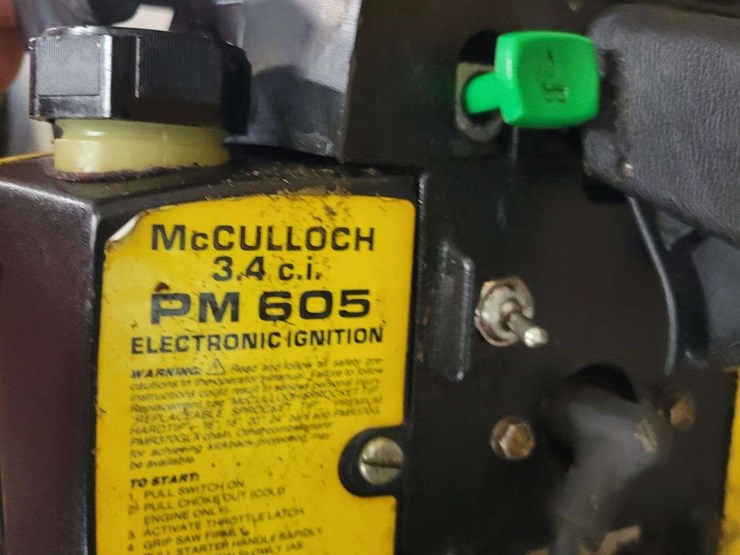 mcculloch-chain-saw-and-case,-runs-and-cuts-well-per-seller-image-5