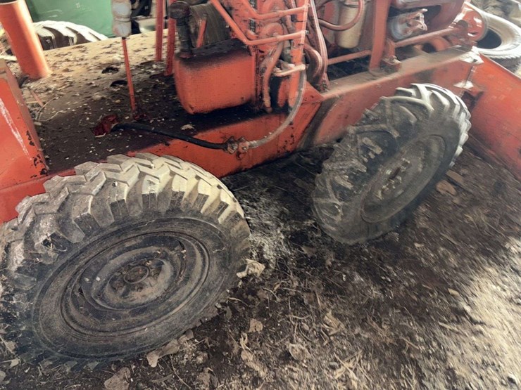 ditch-witch-with-wisconsin-engine,-64”-blade,-8’-stick,-5”-trench-image-6