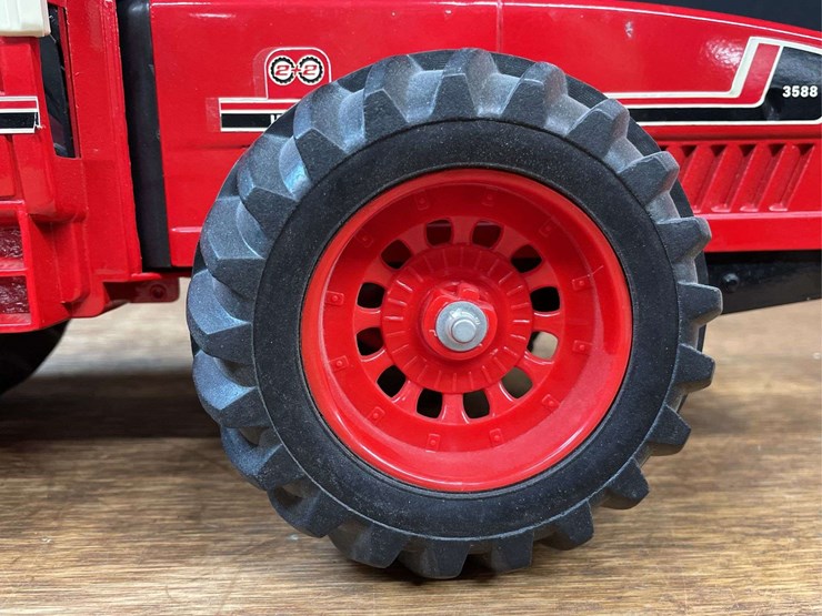 1/16-ih-3588-ertl-image-16